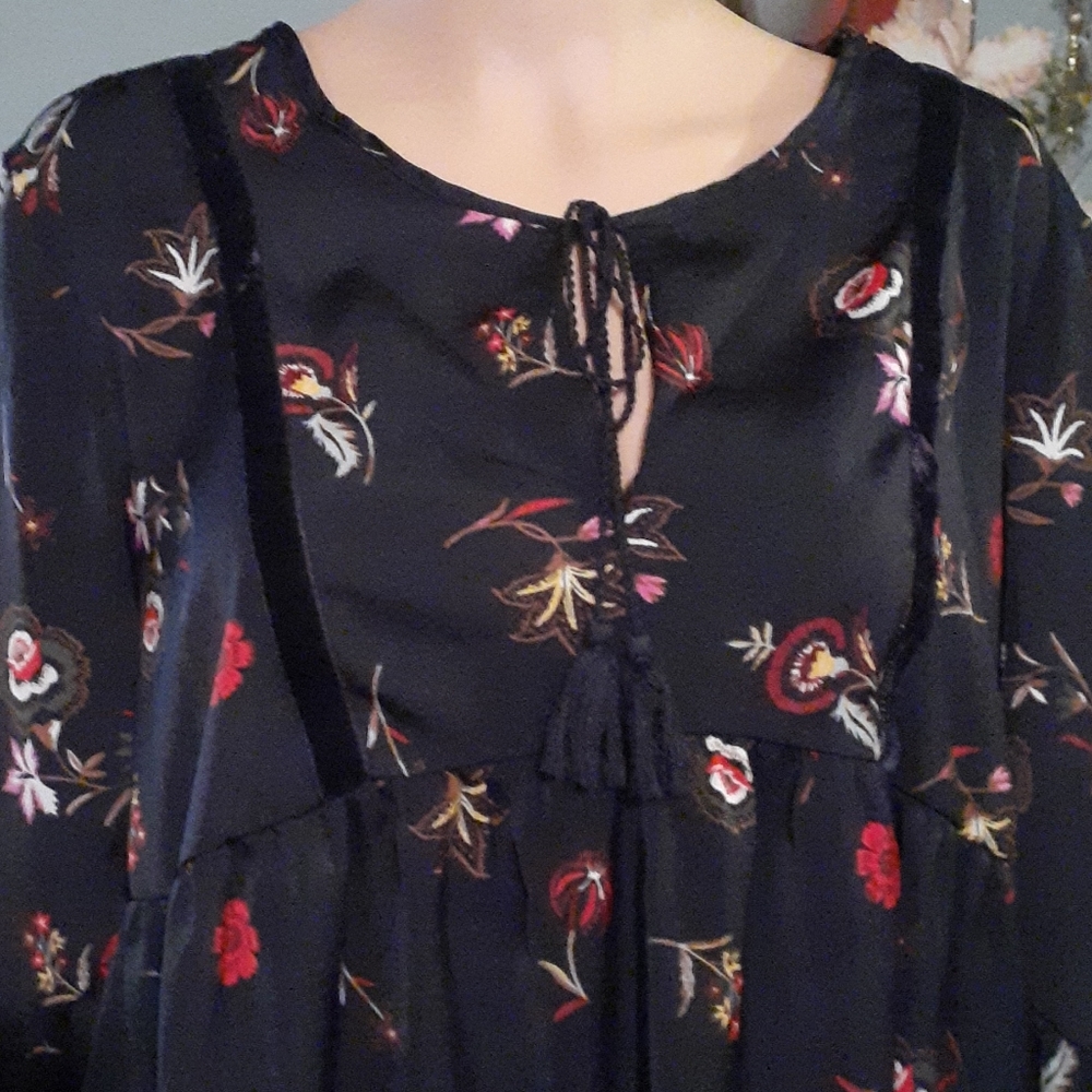 Old navy floral printed blouse size L - Picture 2 of 7